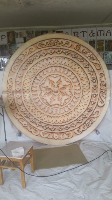 Mandala Whirlpool Abdeckung eines Whirlpools für den Außenbereich mit einem Mandalamotiv in Airbrushtechnik