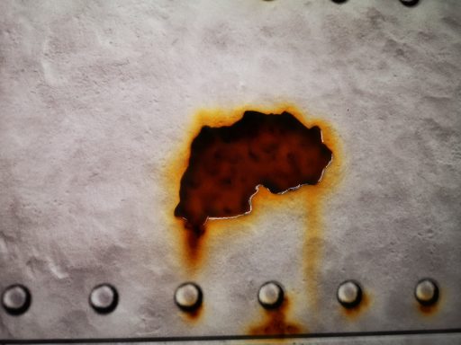 Verkaufsraum Edeka Stengl Metallpaneele auf alt getrimmt mit Airbrush - Detailaufnahme