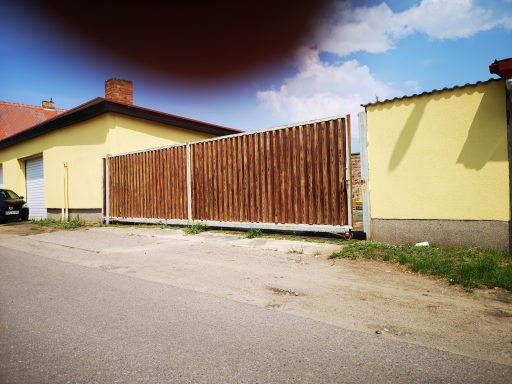 Metallzaun nachher in Holzmotiv