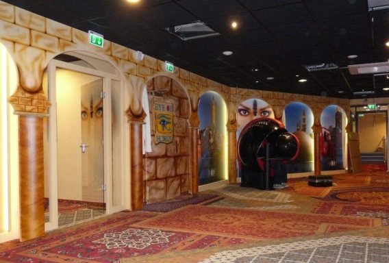 Arabische Nächte Bemalung eines Spielcasinos mit Sandstein und Säulen in 3D Technik